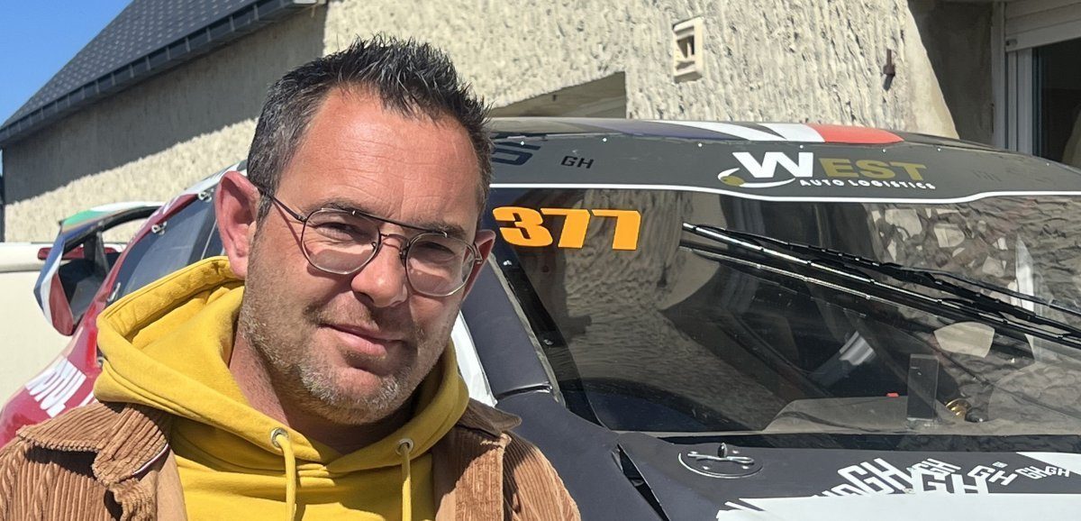 Morgan Gourdan devant sa voiture de rallycross