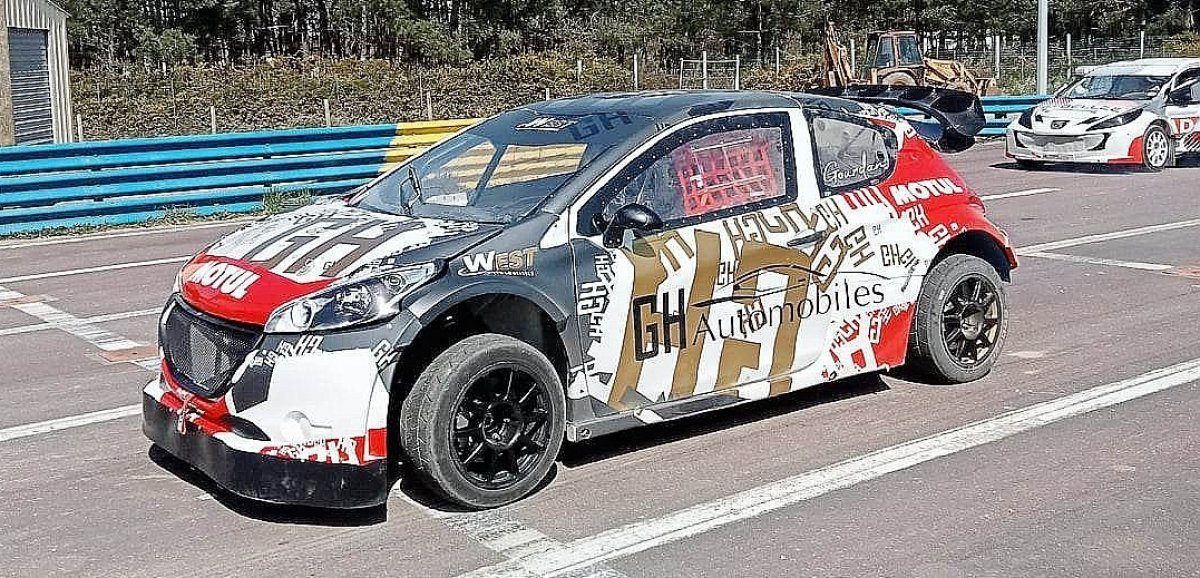Voiture Gourdan RX en action sur circuit